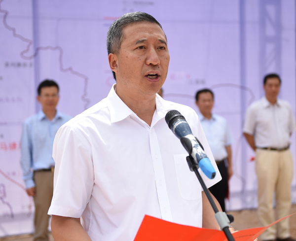 州委书记纳杰致辞