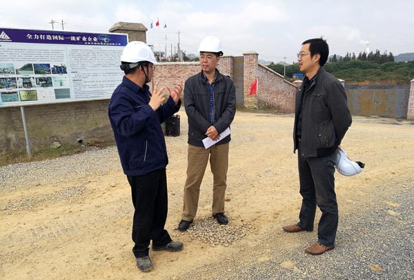 在锌铟公司技改项目建设工地调研