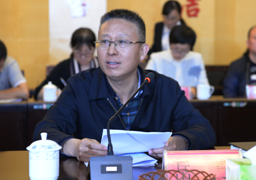 州委常委、州委组织部部长岳宁主持会议