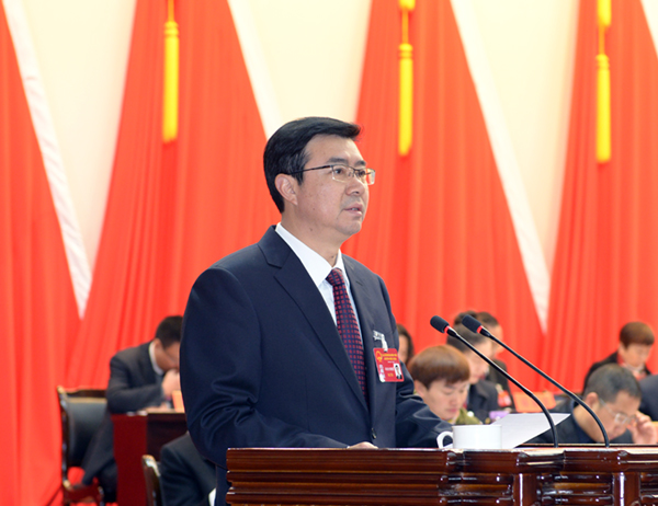 徐昌碧向大会报告州人大常委会工作
